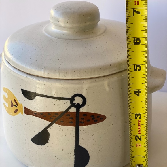 Mid-Century 1960s West Bend Bean Pot With Fork and Measuring Spoon Pattern - Picture 11 of 12